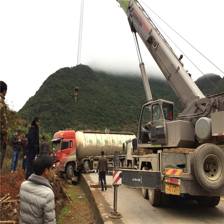 洛龙吊车道路救援24小时